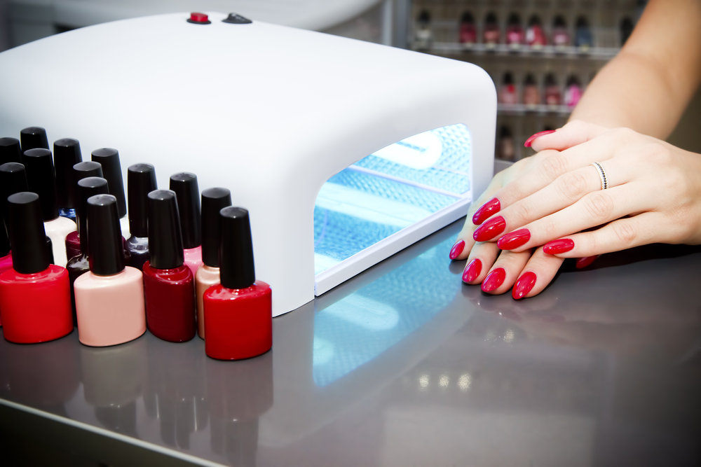 Beautiful nails achieved by UV hardening