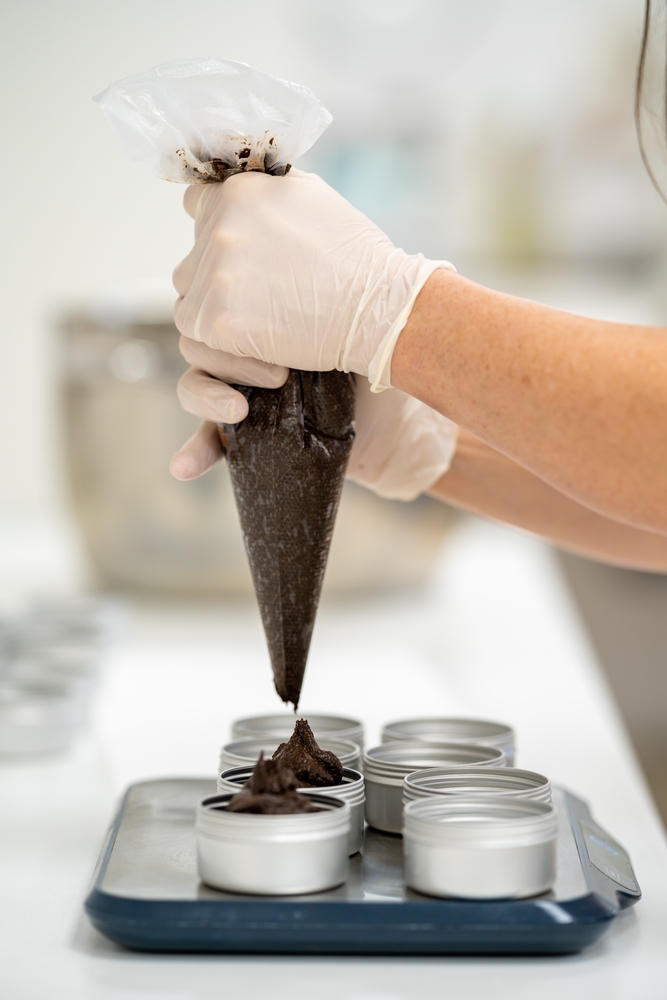 Filling natural cosmetics by hand